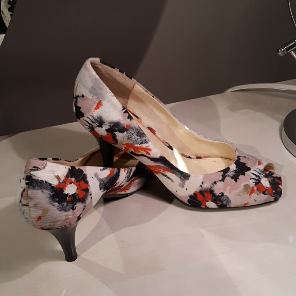 Shoes - Picture 3 of 4